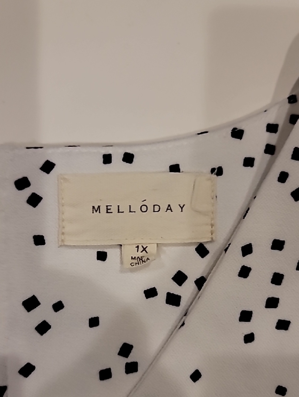 Mellowday Women's White V-Neck Printed Blouse Zipper Back 1X - Picture 8 of 12